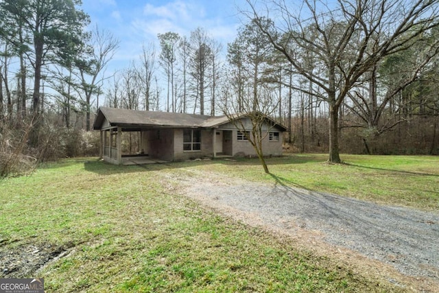 view of front of home featuring a front lawn