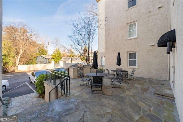 view of patio featuring an outdoor kitchen