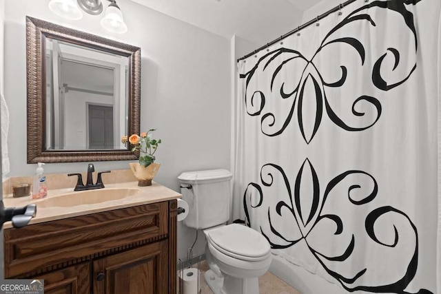 bathroom with a shower with curtain, vanity, and toilet