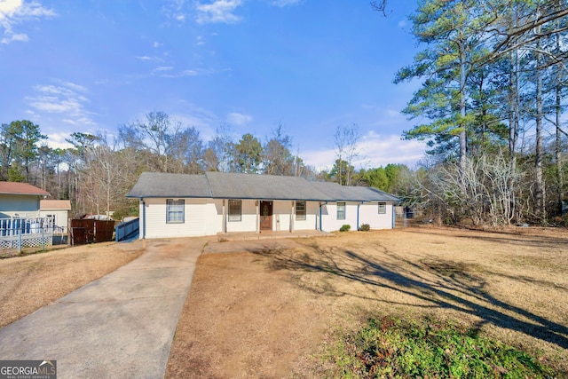 ranch-style house with a front yard