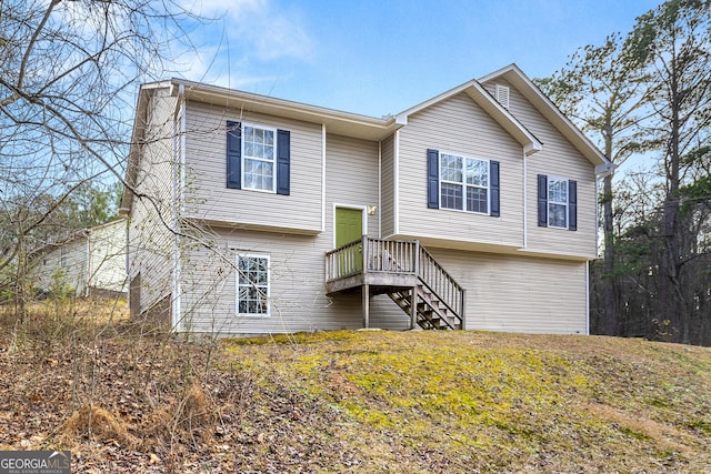 view of front of house with a front lawn