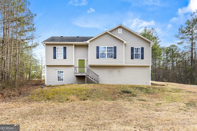 view of front of home featuring a front lawn