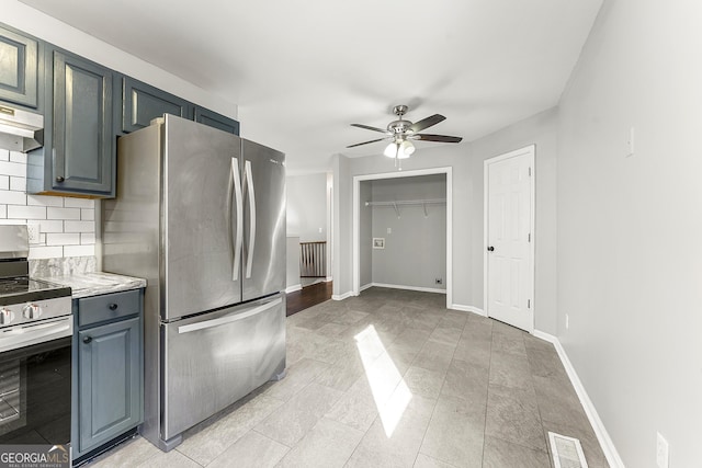 kitchen featuring backsplash, stainless steel appliances, and ceiling fan