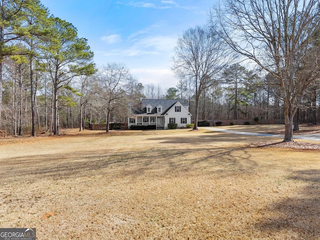 view of front of house featuring a front yard