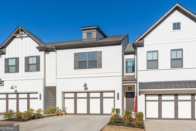 view of front of property featuring a garage