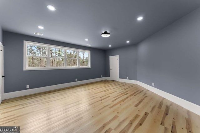 unfurnished room featuring light wood-style flooring, recessed lighting, visible vents, and baseboards