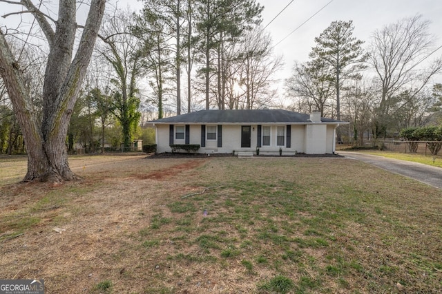 ranch-style home with a front lawn