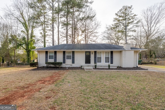 single story home with a front yard