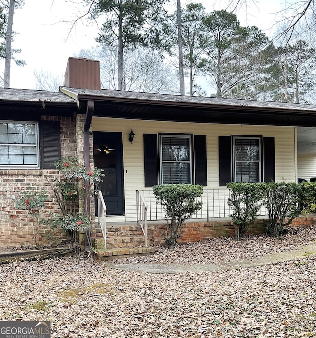 single story home with a porch