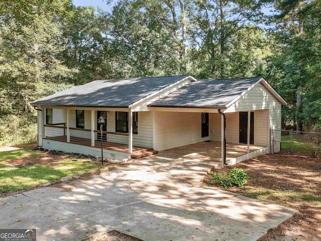 view of front of property featuring covered porch