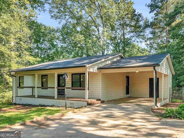 single story home featuring a carport and covered porch