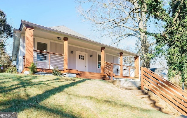 view of front facade with a porch and a front lawn