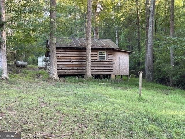 view of outdoor structure with a yard