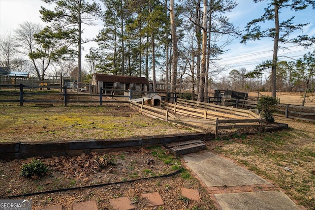 view of yard with an outdoor structure