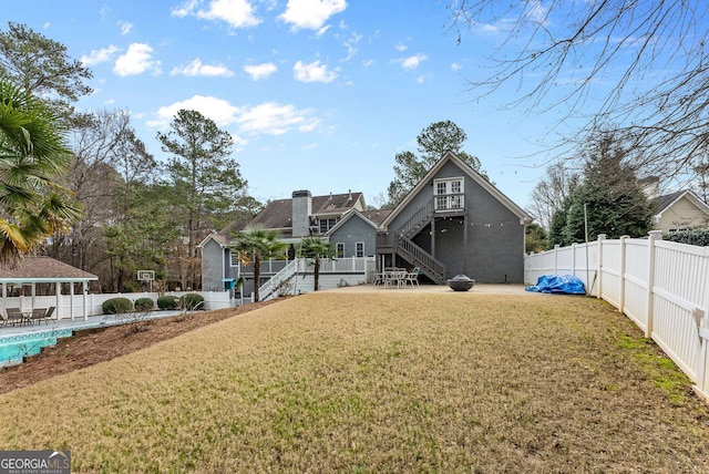 back of house featuring a yard