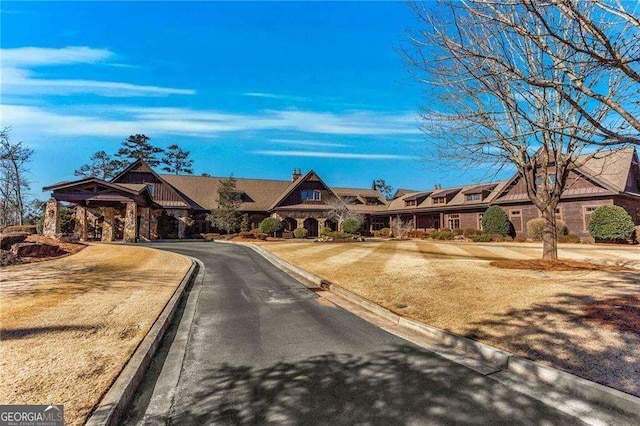 view of front of property with a front yard