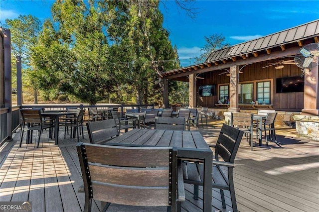 deck with ceiling fan