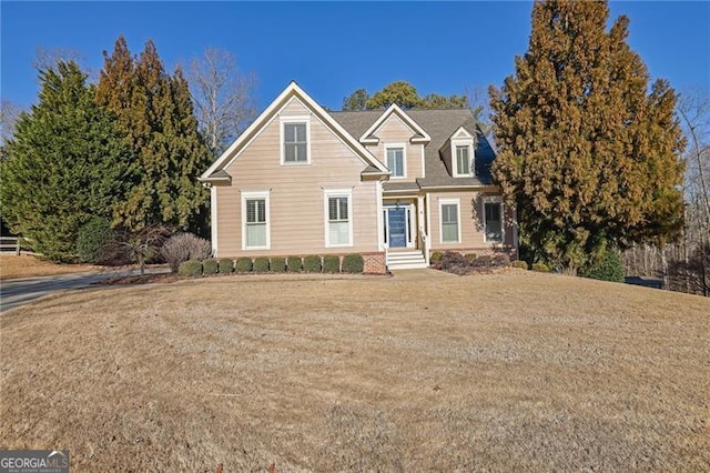 view of front facade featuring a front lawn