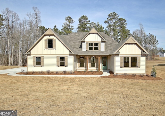 view of front of house featuring covered porch and a front lawn