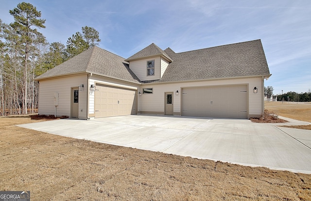 view of front facade featuring a garage