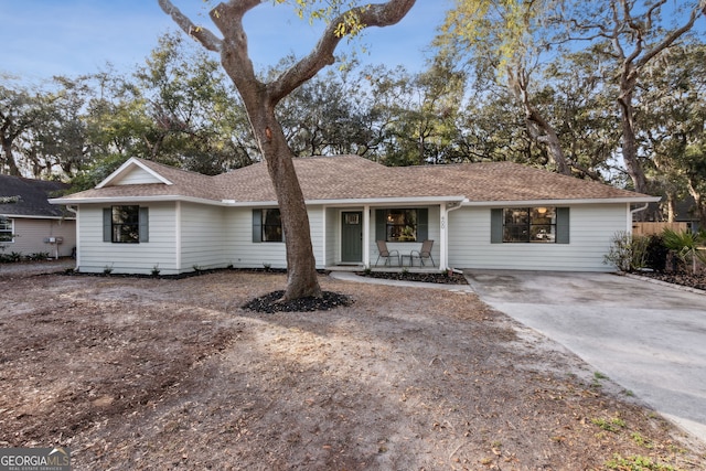 ranch-style house featuring a porch