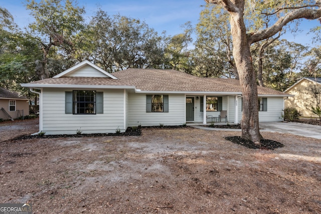 ranch-style home with a porch