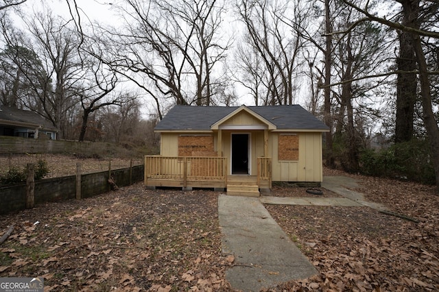 view of front facade featuring a wooden deck