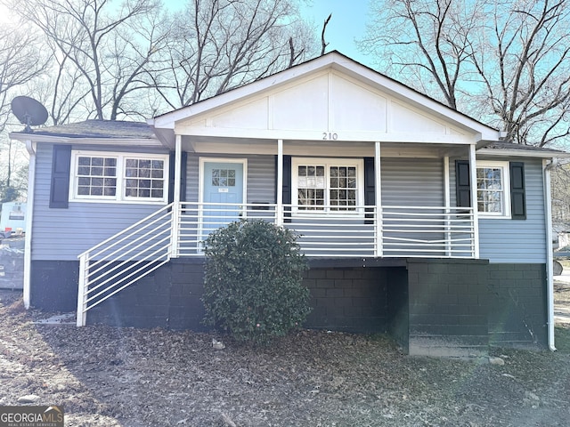 view of front facade featuring a porch