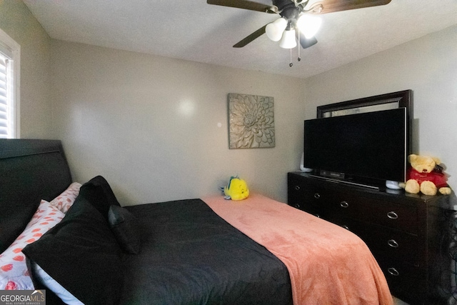 bedroom with ceiling fan