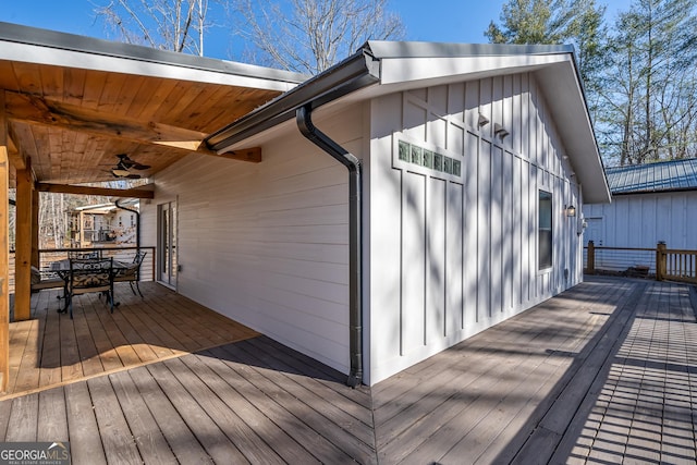 deck with ceiling fan