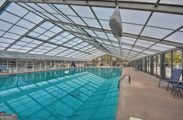 view of swimming pool