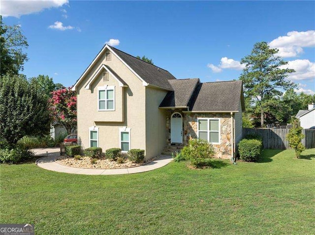 front of property featuring a front lawn