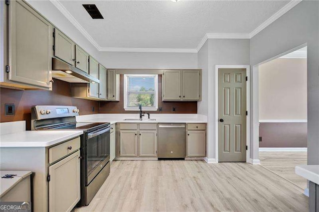 kitchen featuring crown molding, appliances with stainless steel finishes, sink, and light hardwood / wood-style floors