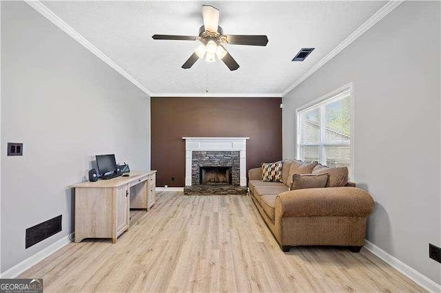 living room featuring crown molding, ceiling fan, and light hardwood / wood-style floors