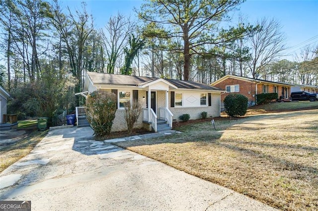 view of front of house with a front yard and covered porch