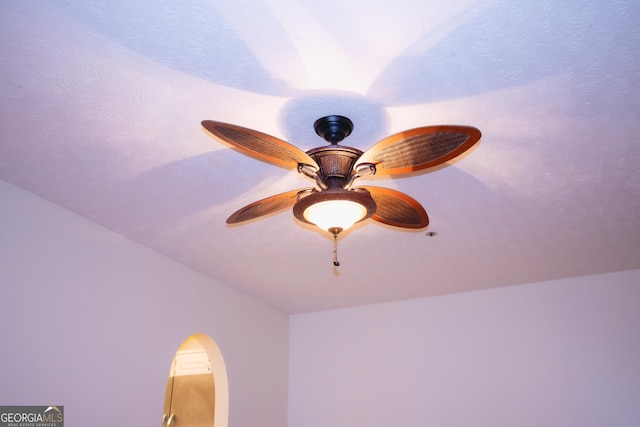 room details featuring ceiling fan and a textured ceiling