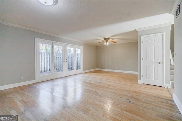 unfurnished room with light hardwood / wood-style flooring, ornamental molding, and ceiling fan