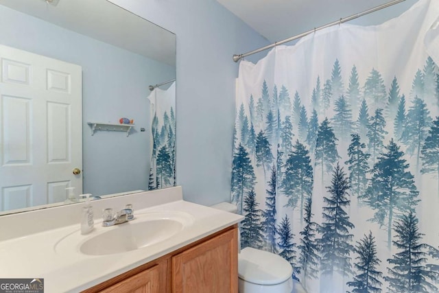 full bath with a shower with shower curtain, vanity, and toilet