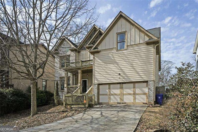 view of front of property featuring a garage