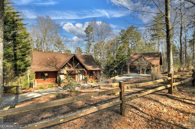 view of front facade featuring a garage