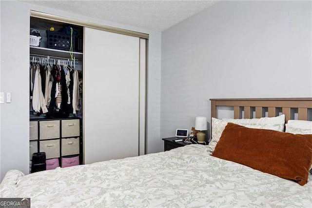 bedroom featuring a closet and a textured ceiling