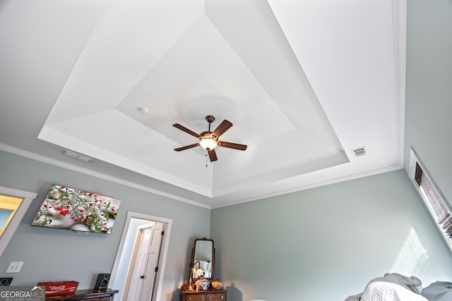 room details featuring a tray ceiling, ornamental molding, and ceiling fan