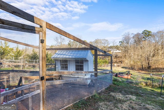 view of yard with an outdoor structure