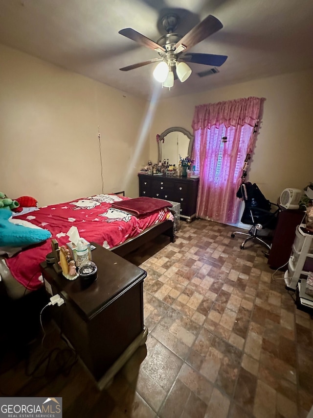 bedroom with ceiling fan