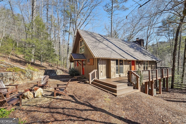 view of front of property featuring a wooden deck