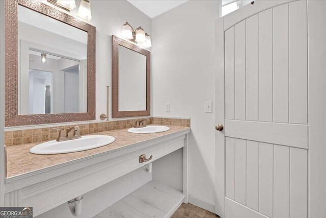 bathroom featuring tasteful backsplash and vanity