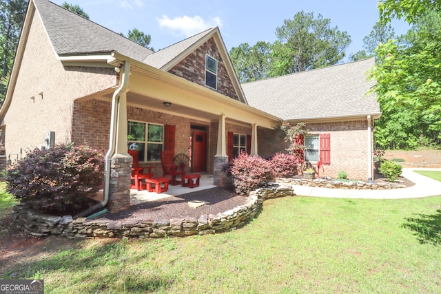 view of front facade featuring a porch and a front yard