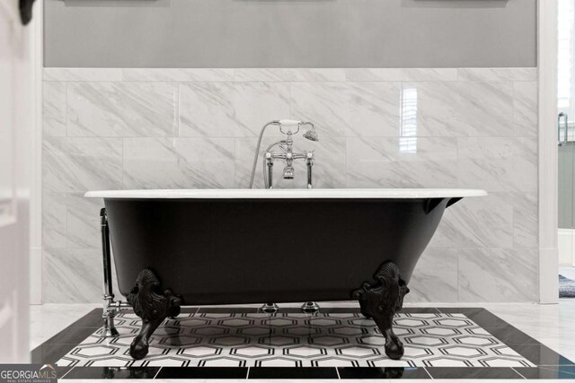 16143 Belford Dr, Alpharetta, GA 30004 - detailed view of a soaking tub and tile walls