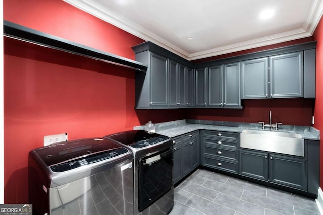 kitchen featuring sink, gray cabinetry, crown molding, light tile patterned floors, and washer and clothes dryer