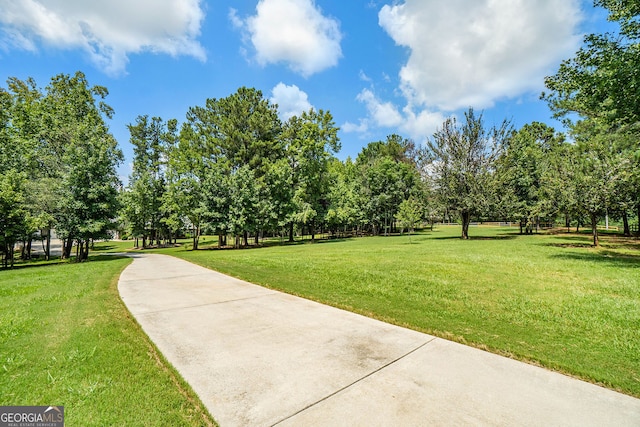 view of home's community featuring a yard